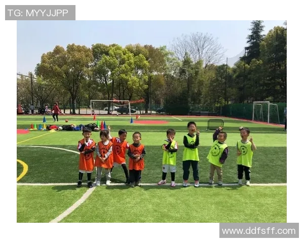 足球明星的孩子们成长记：他们如何在父母的光环下追逐梦想